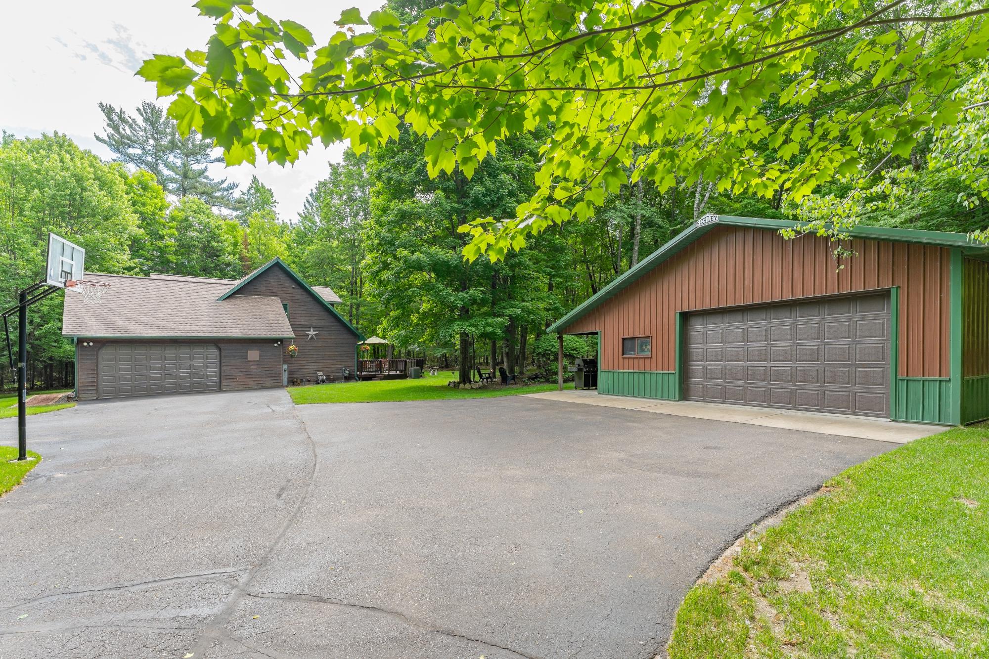 2145 PINEWOOD DR
