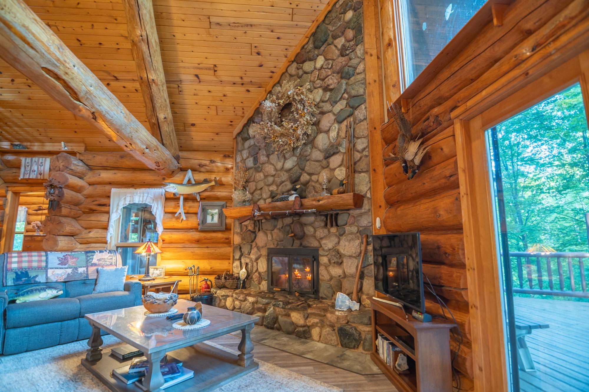 W7465 CARA LN