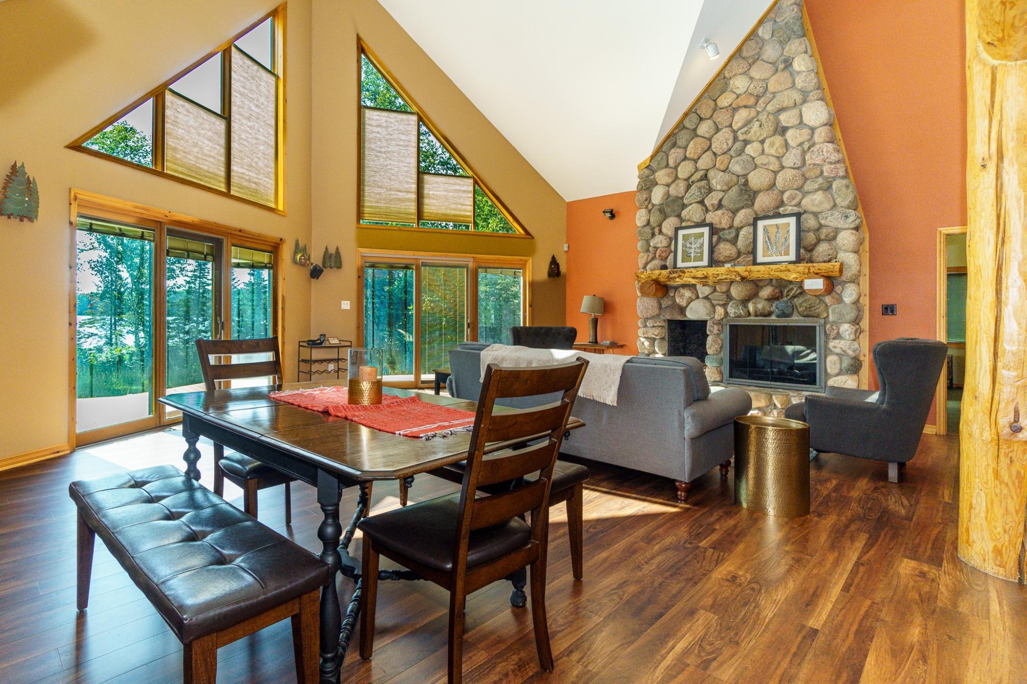 6448 LAKESHORE DR