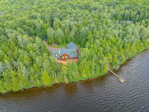 6448 LAKESHORE DR Wakefield MI 49968