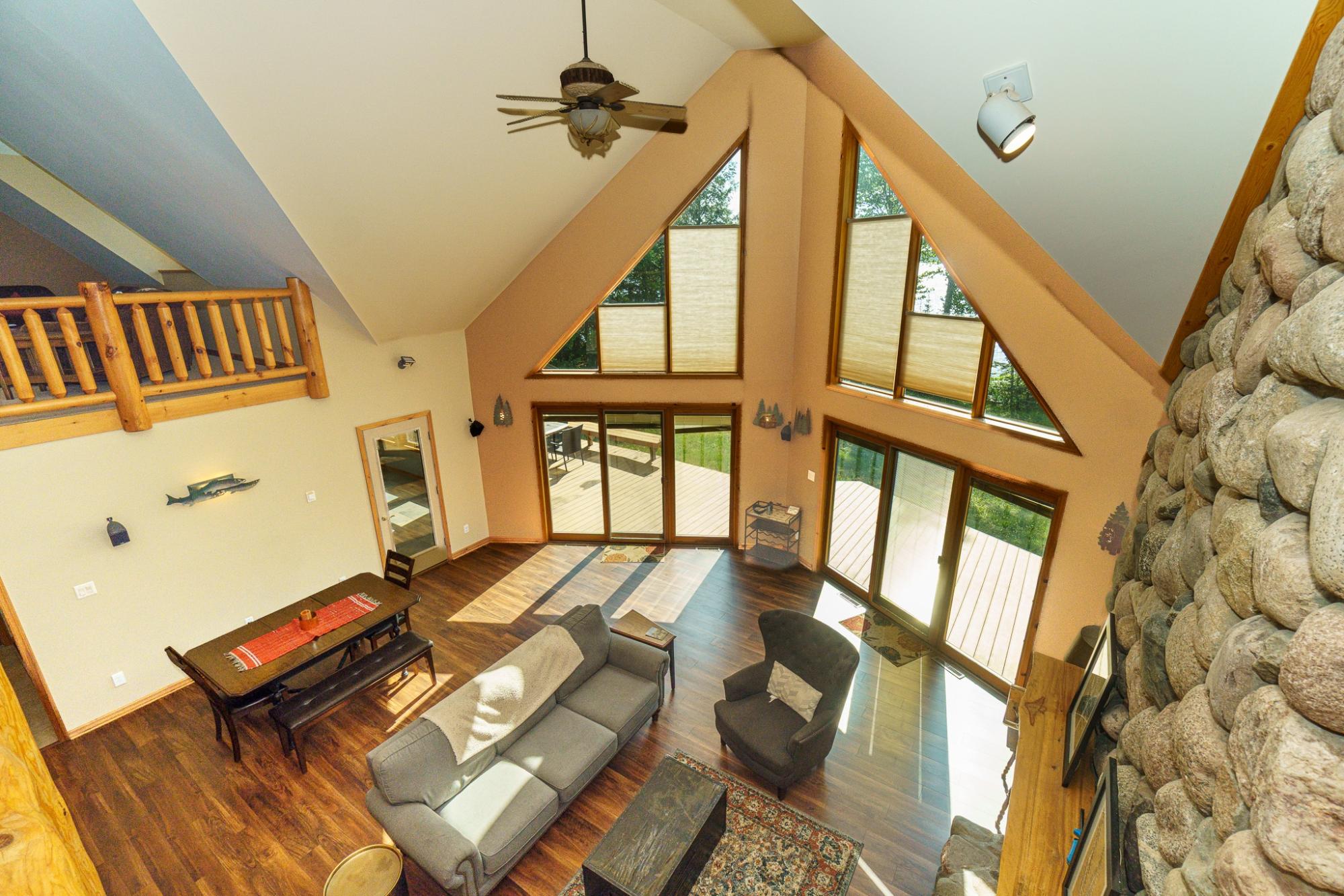 6448 LAKESHORE DR