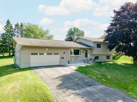 604 CHERRY ST Iron River MI 49935