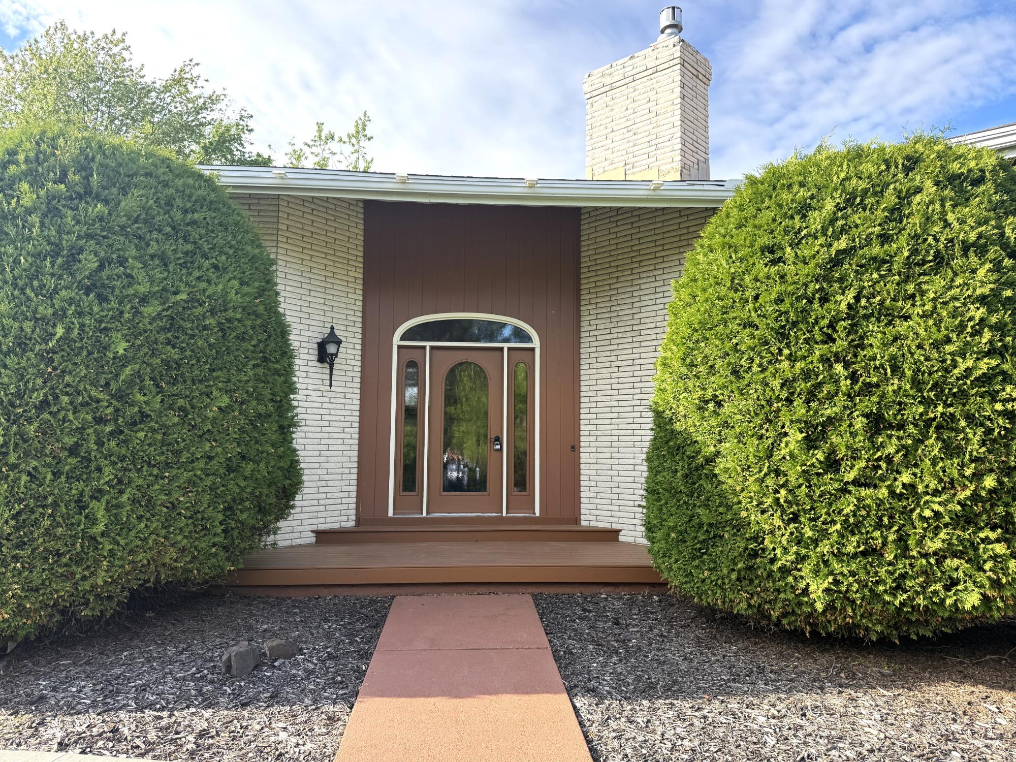 826 EASTVIEW DR