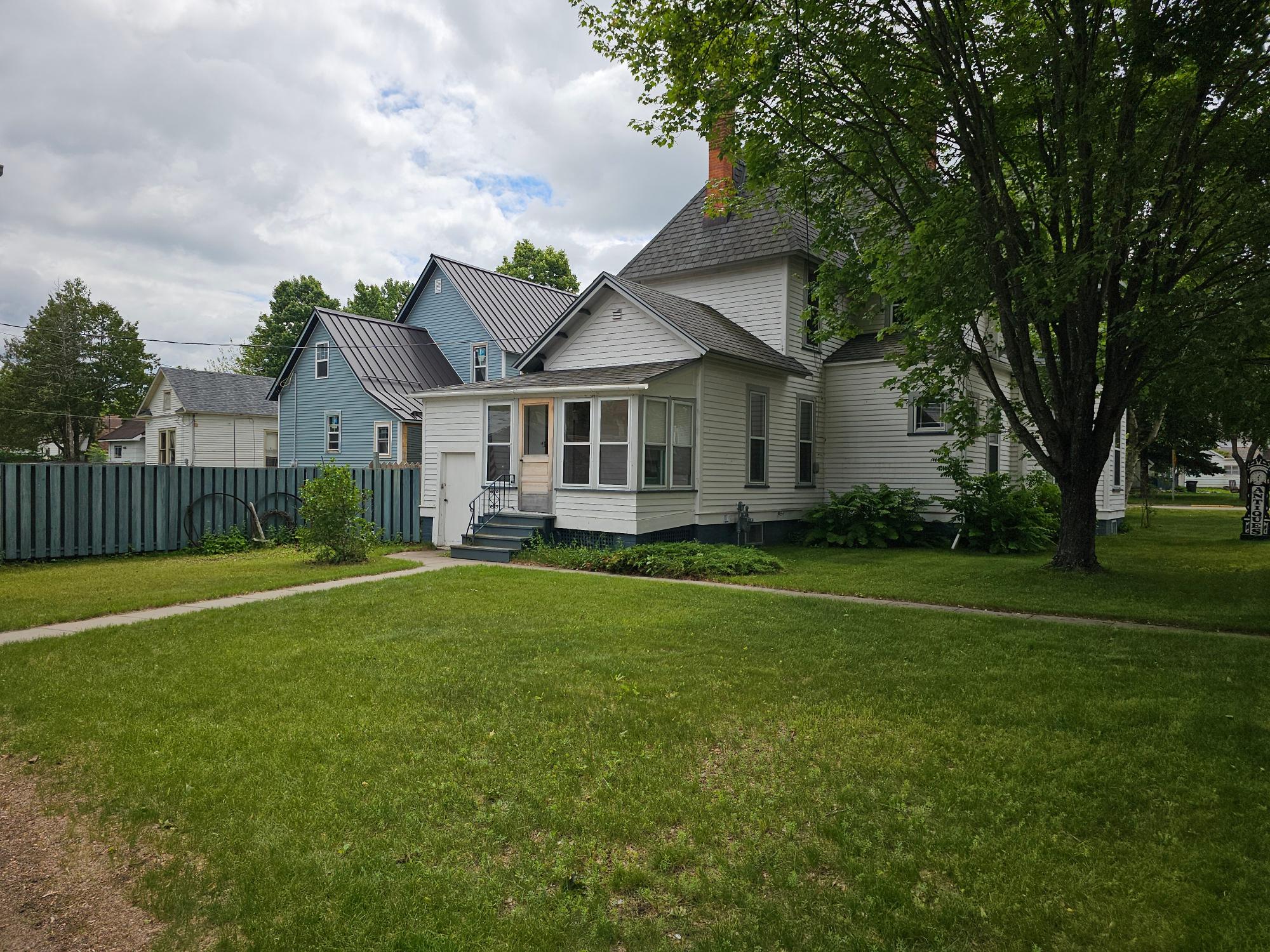 3 SPIRIT AVE E