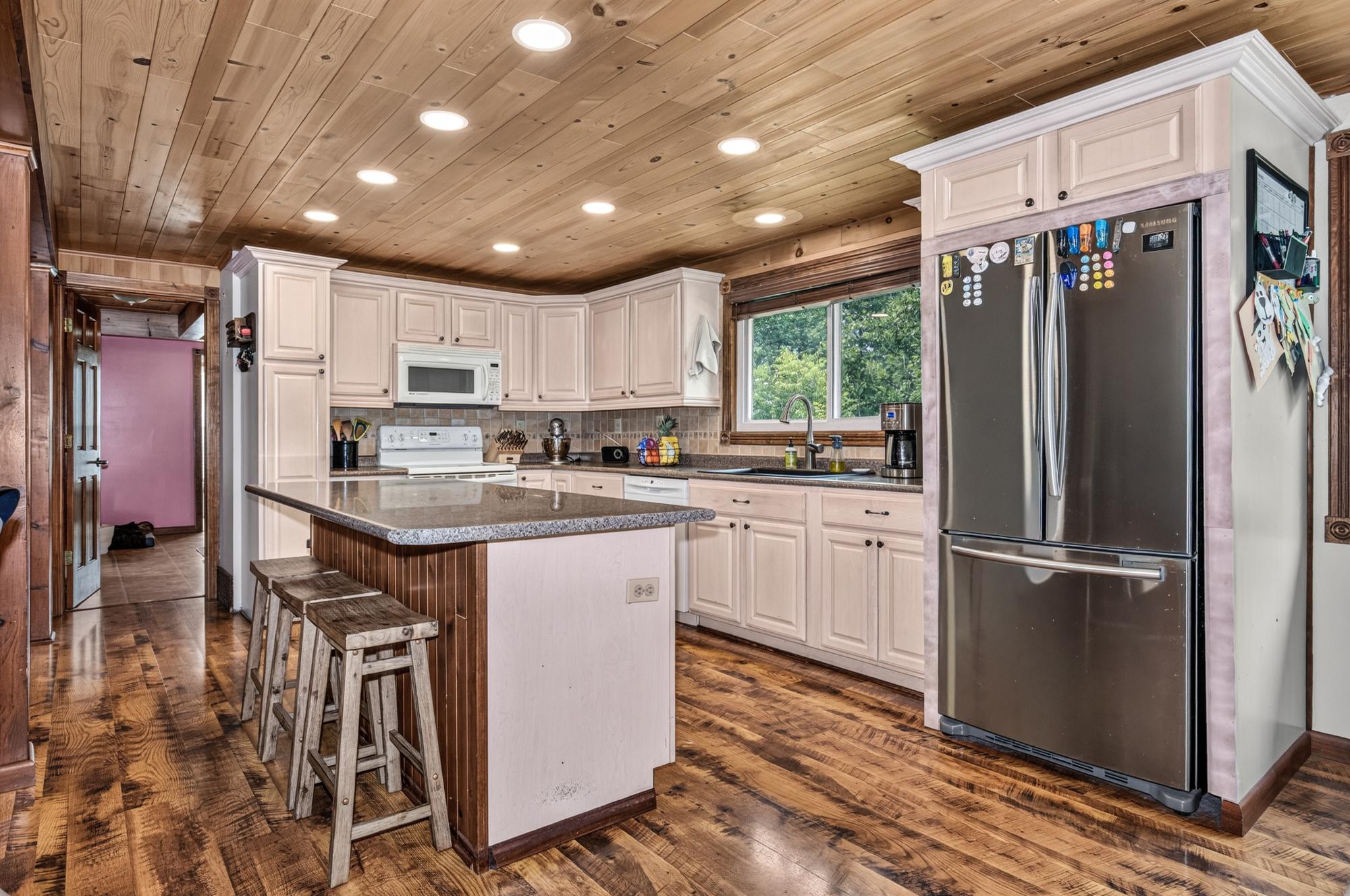 101 HILLCREST DR