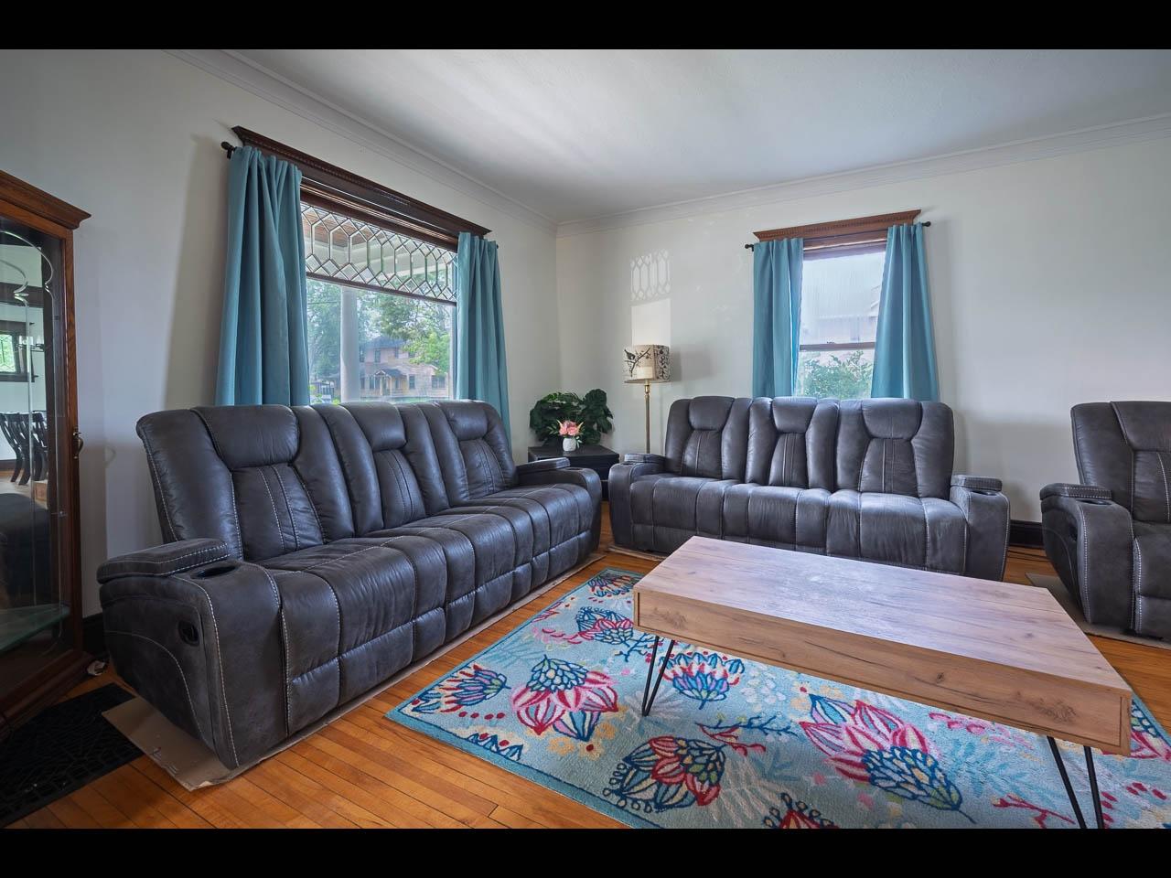 28 SPIRIT AVE W