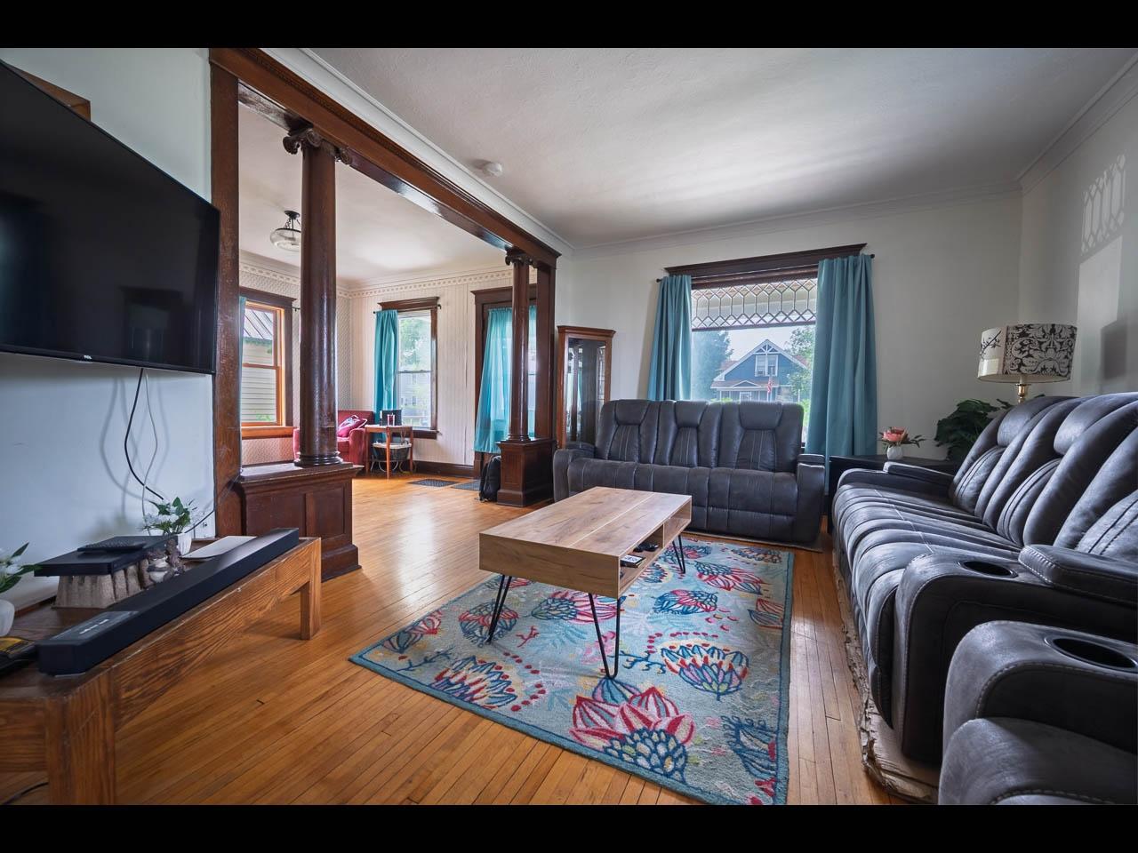 28 SPIRIT AVE W