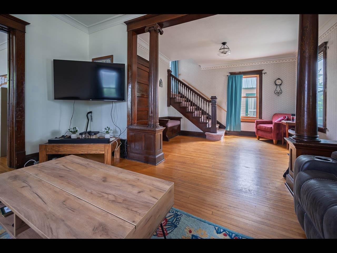 28 SPIRIT AVE W