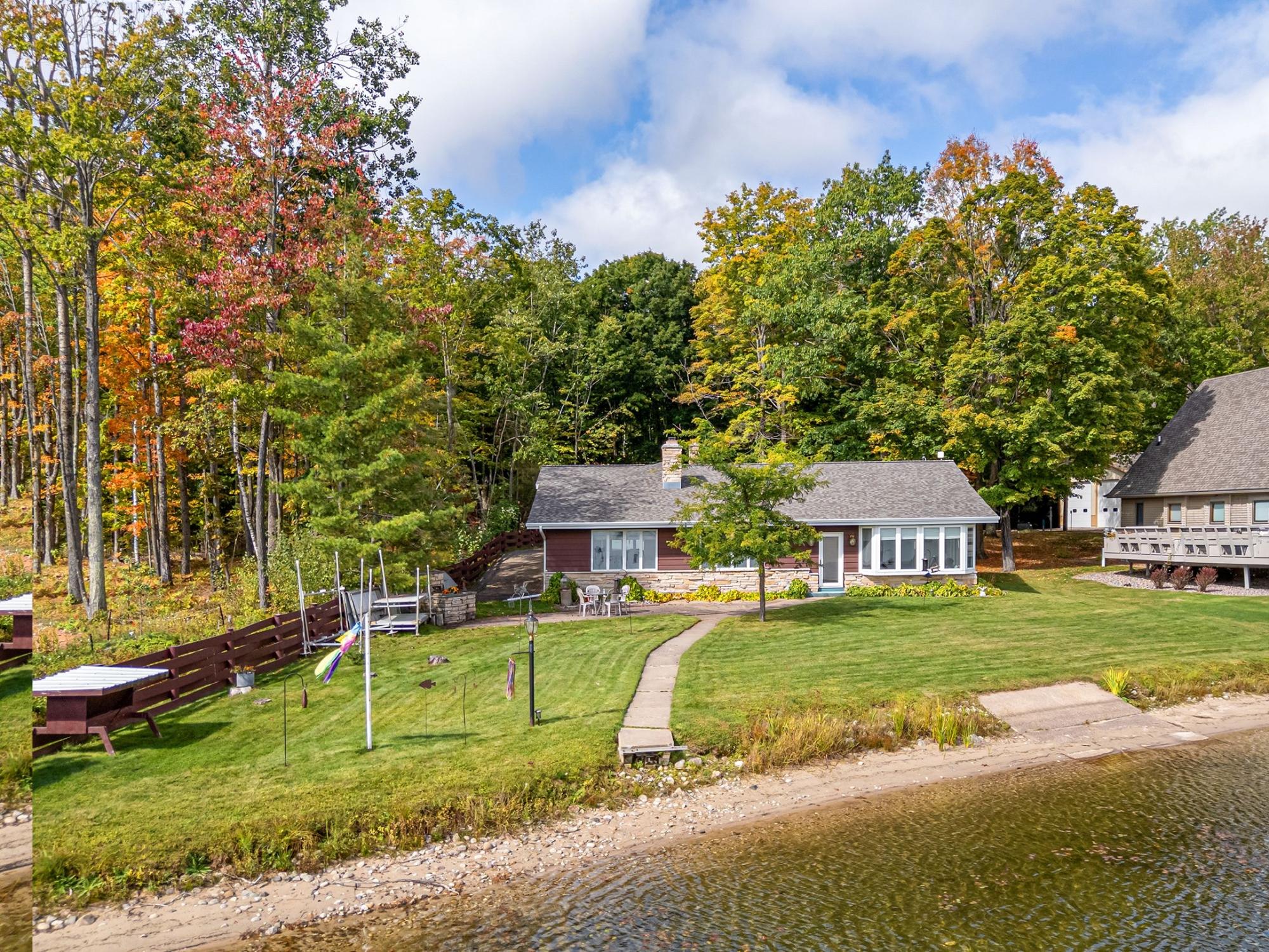 N9717 CRYSTAL LAKE RD