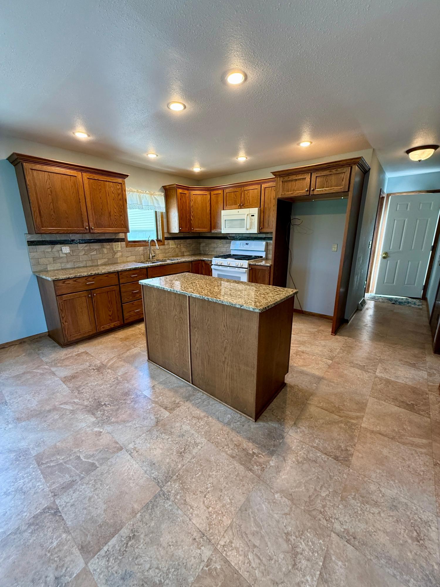 W7195 CLAY RD