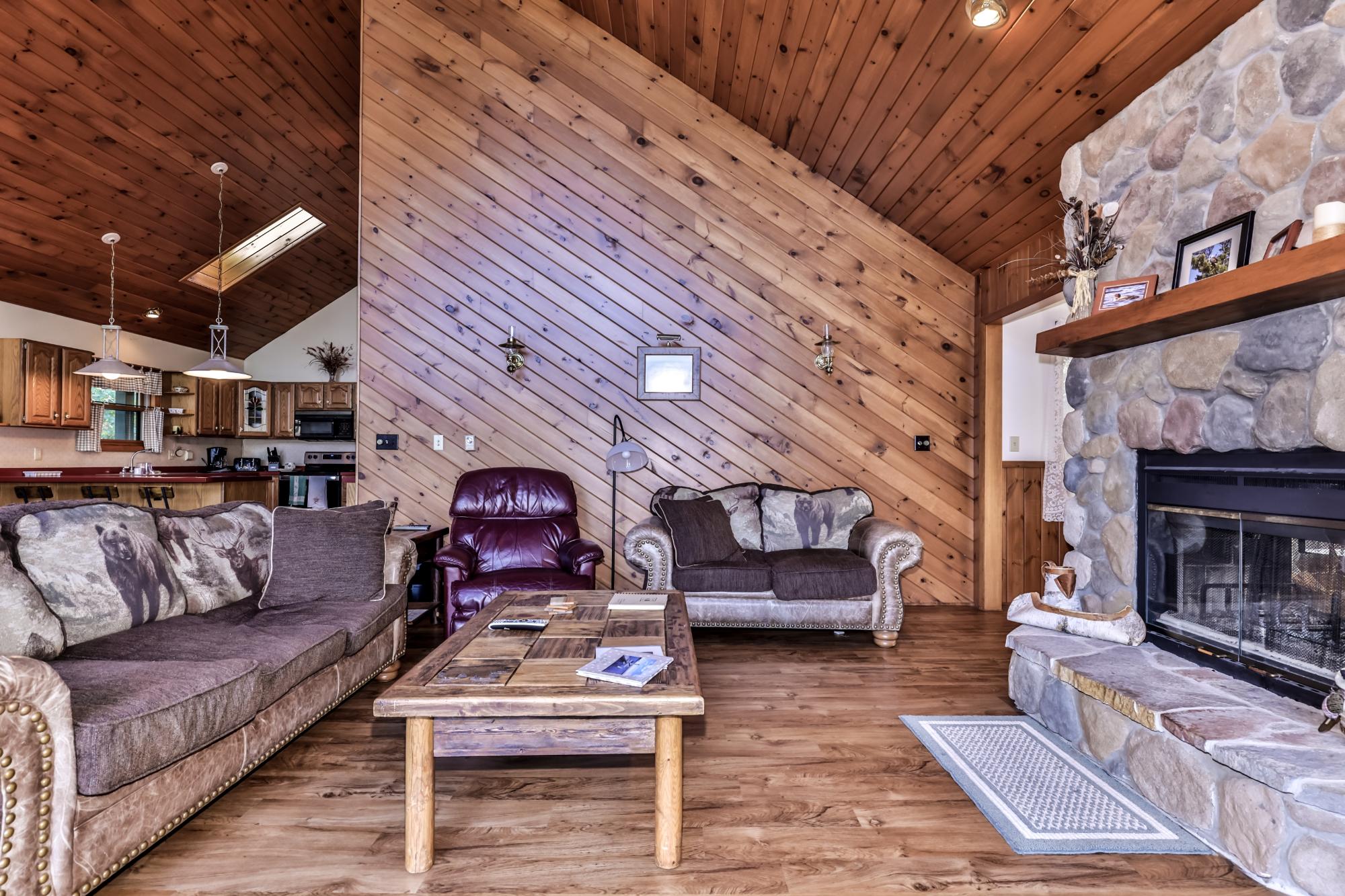 3685 CENTER SUGARBUSH LN