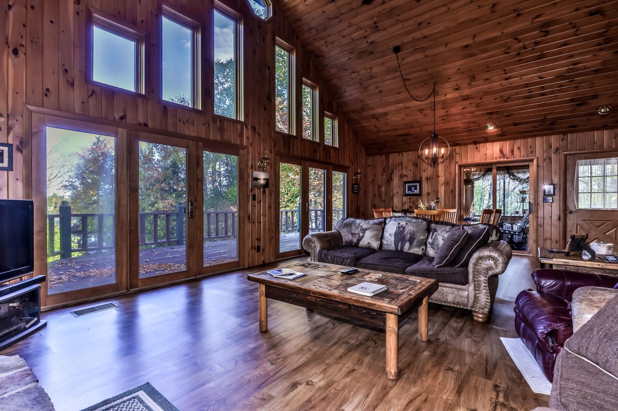 3685 CENTER SUGARBUSH LN