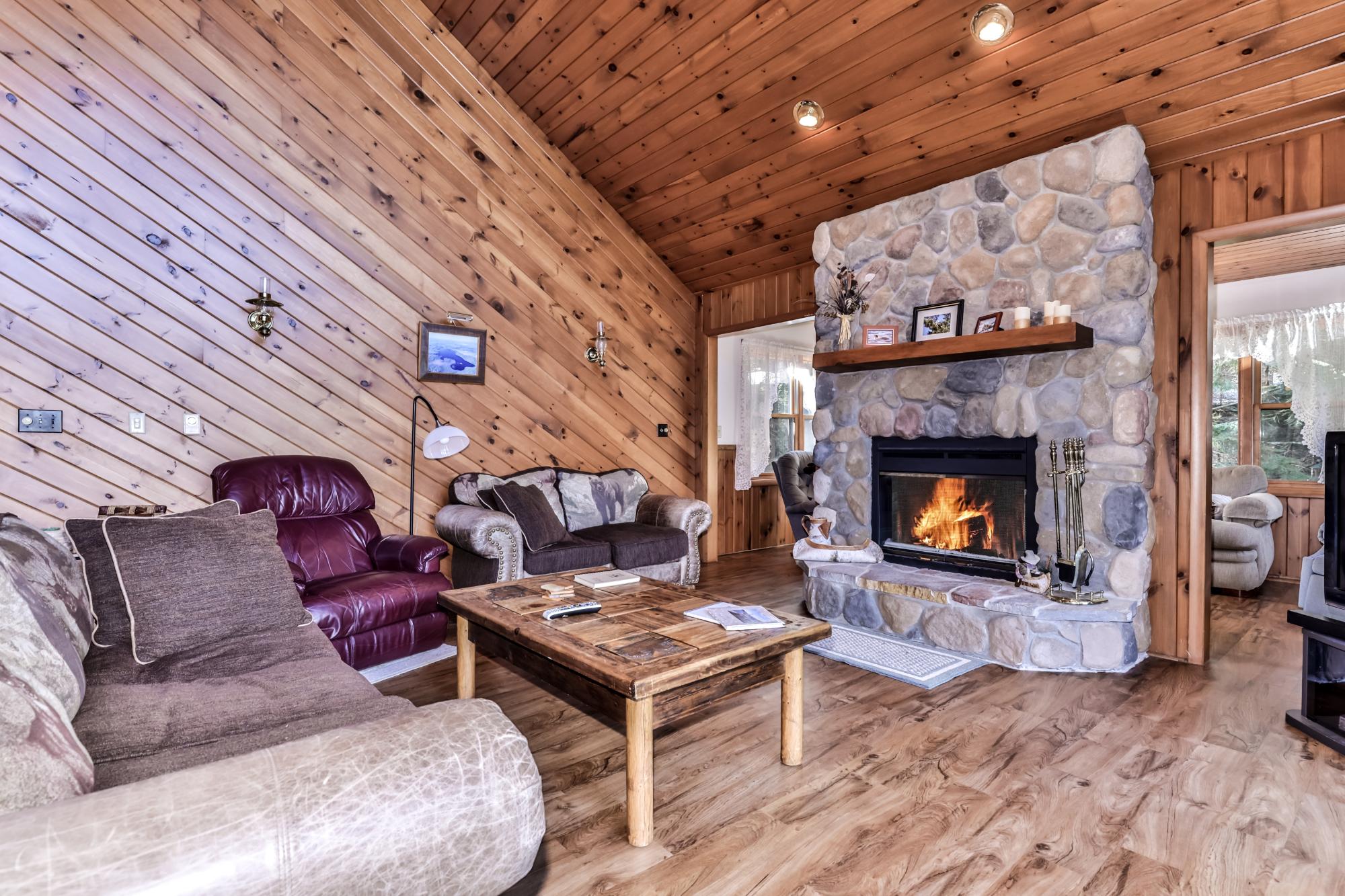 3685 CENTER SUGARBUSH LN
