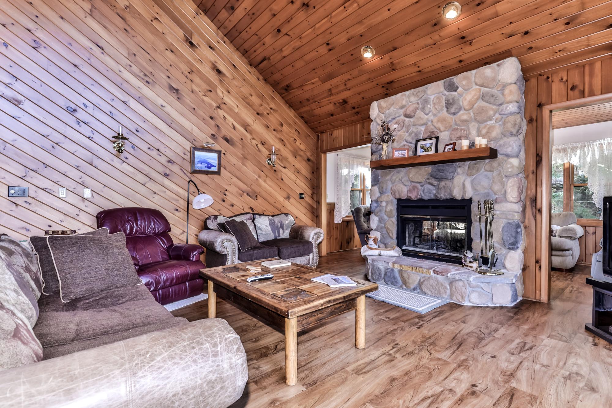 3685 CENTER SUGARBUSH LN