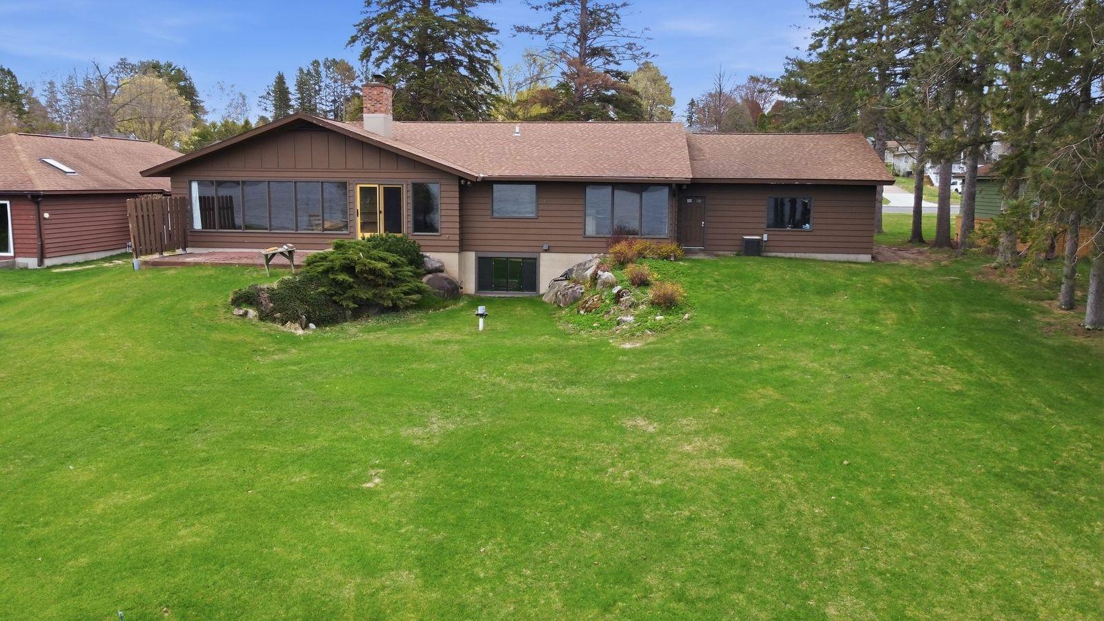 725 LAKE SHORE DR