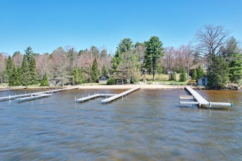 8475 HILLCREST LN St Germain WI 54558