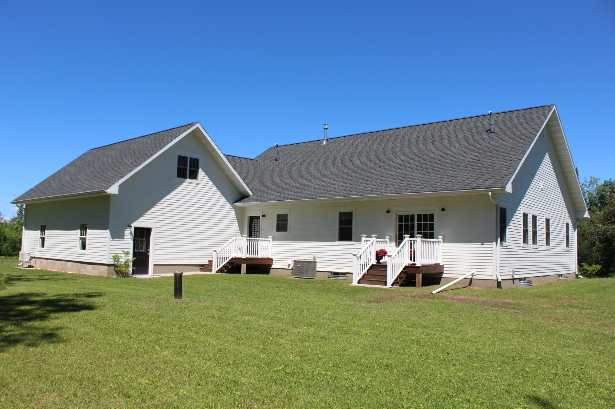 851 HWY 8