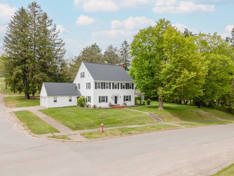 203 8TH AVE N Iron River MI 49935