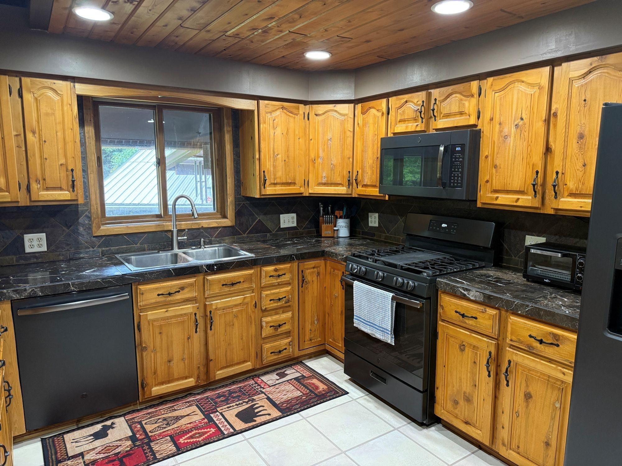N11411 MUSKIE LN