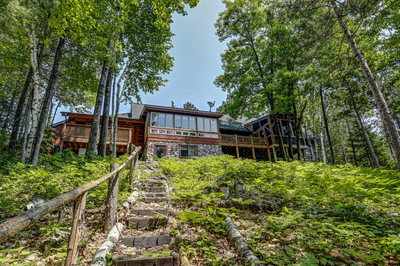 4592 LAKE HILLS LANDING RD