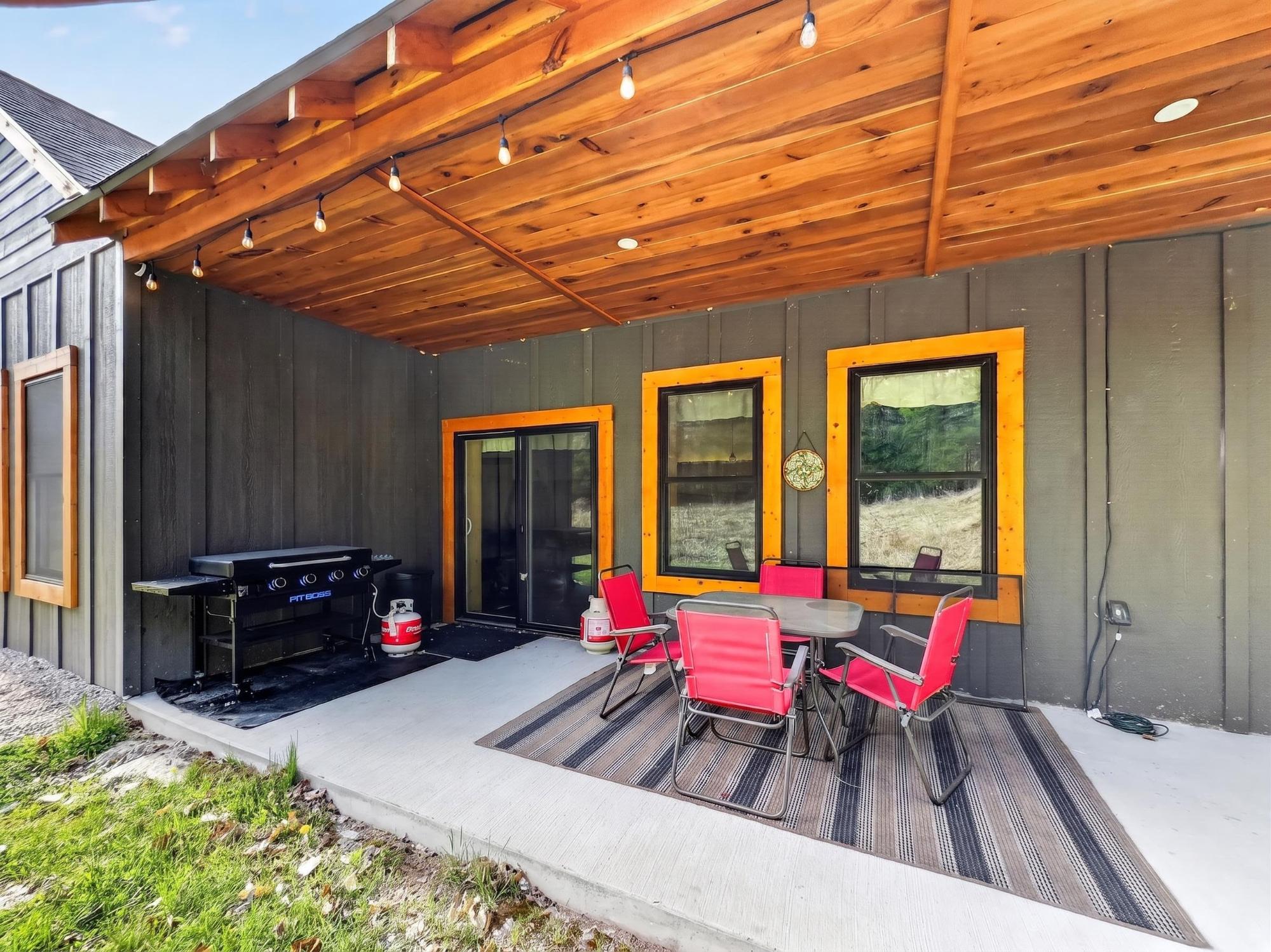 3863 QUIET PINES TR