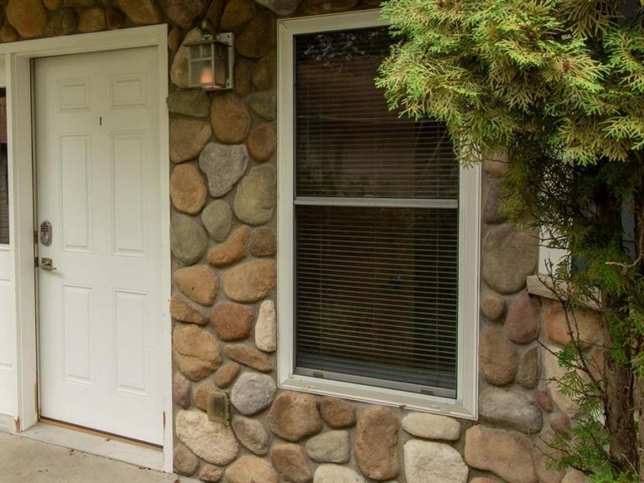 #2-9811 DEER TRAIL RD