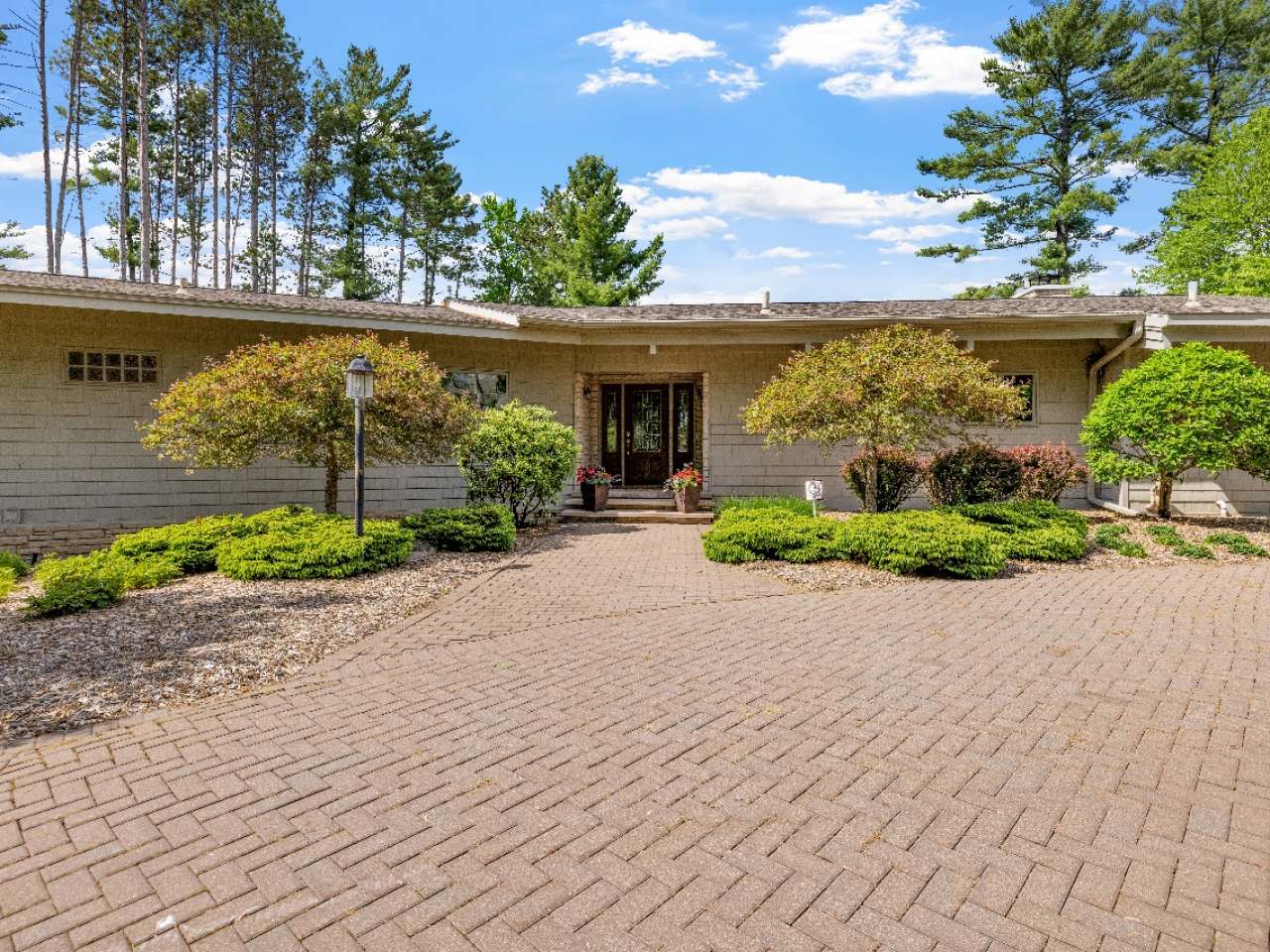 402 PINE ISLAND LN