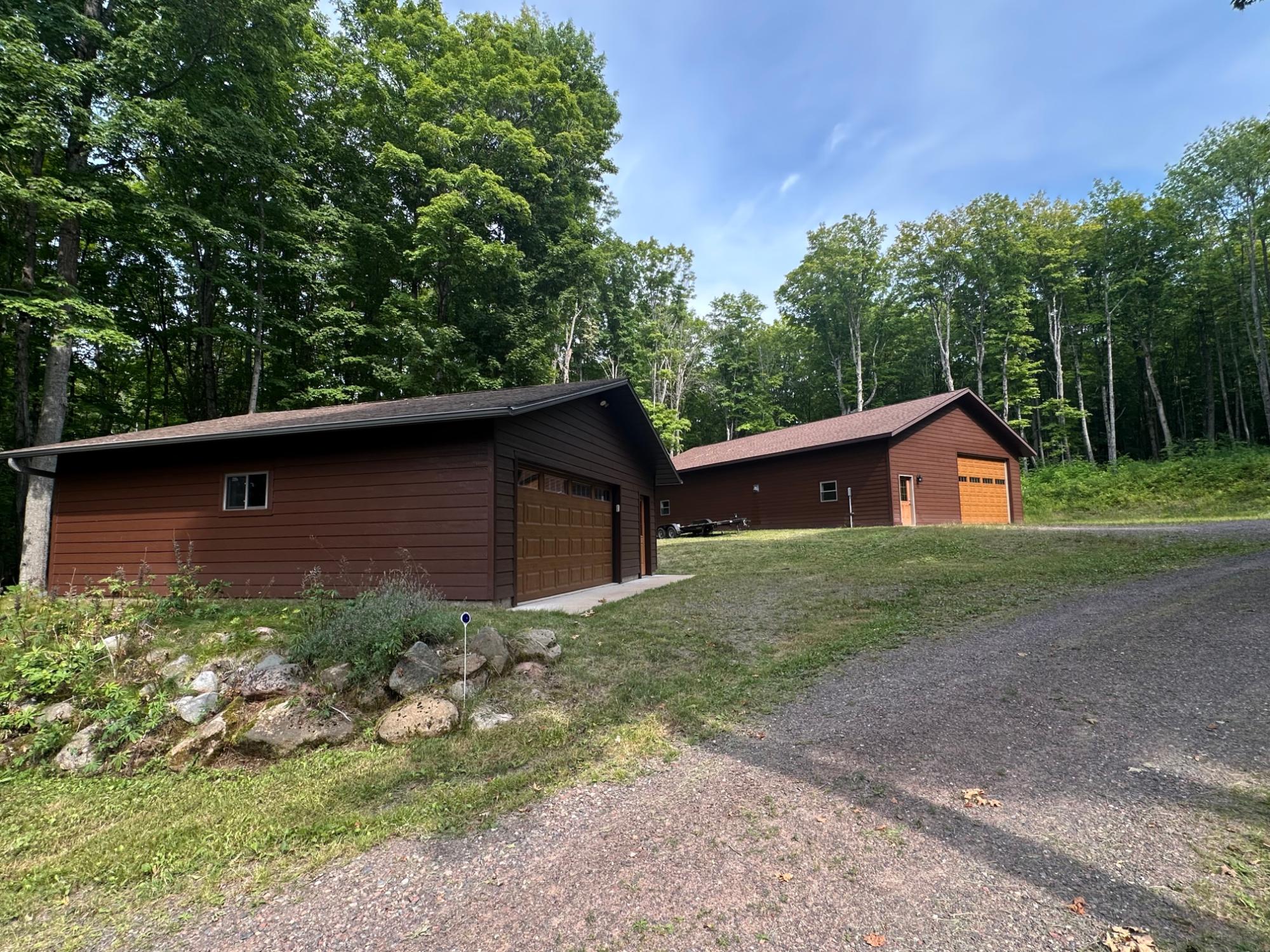 N8997 SHORE RD E