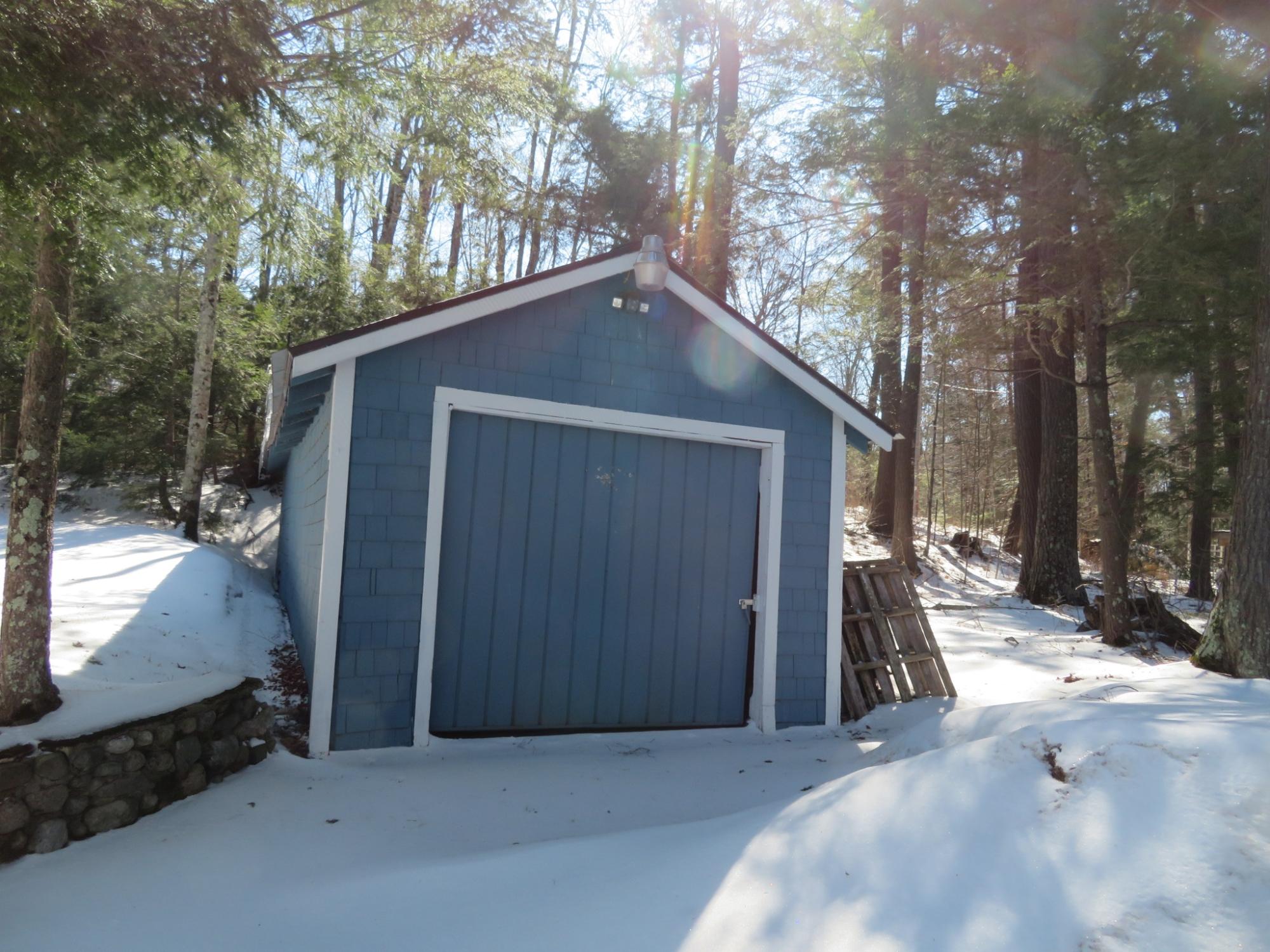 ON ENTERPRISE LAKE RD