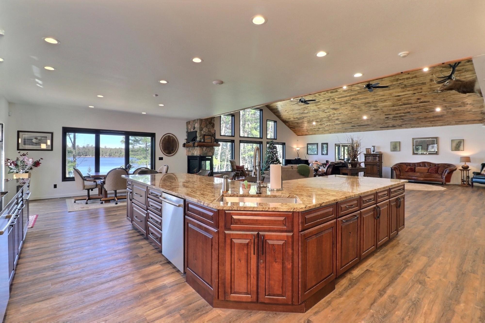 8600 GOLF COURSE RD