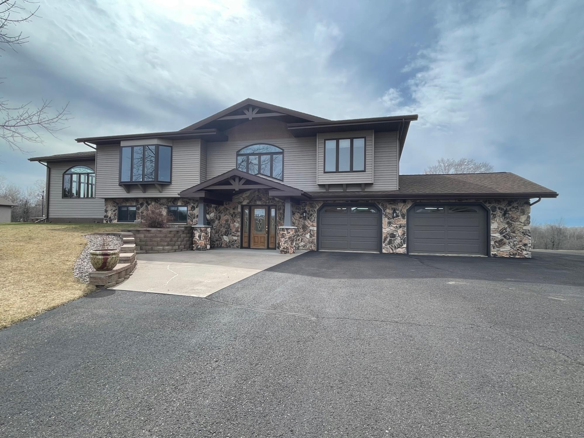 661 SOUTH RANGE RD