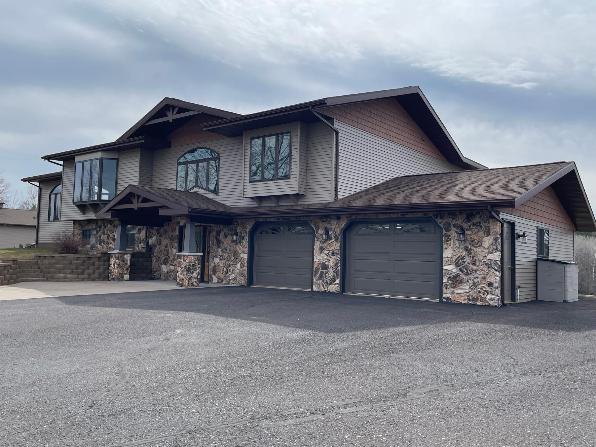 661 SOUTH RANGE RD
