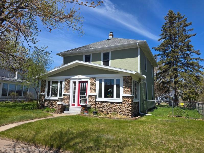 22 LINCOLN AVE W