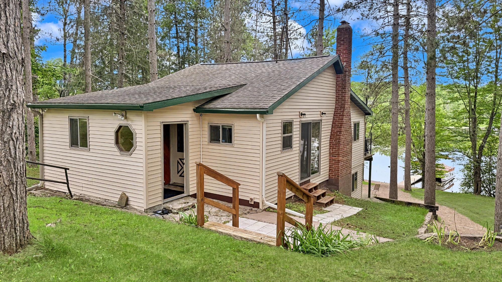 3822 RIVER RD W