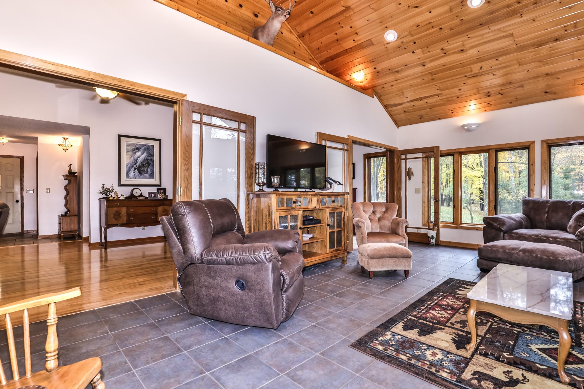 N10497 SOLBERG LAKE RD E