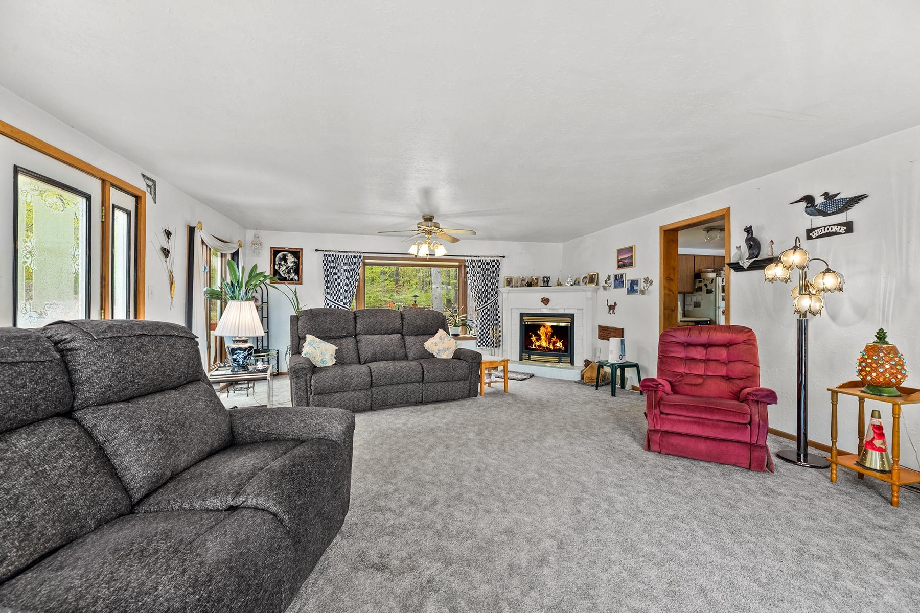 1538 LOTUS LN