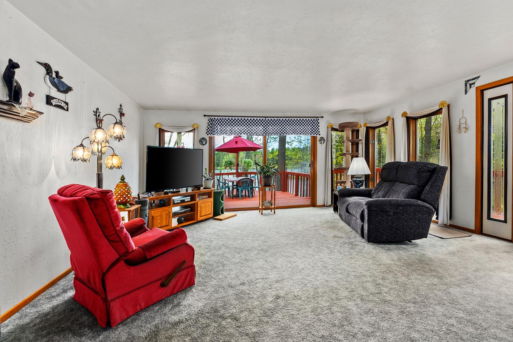 1538 LOTUS LN