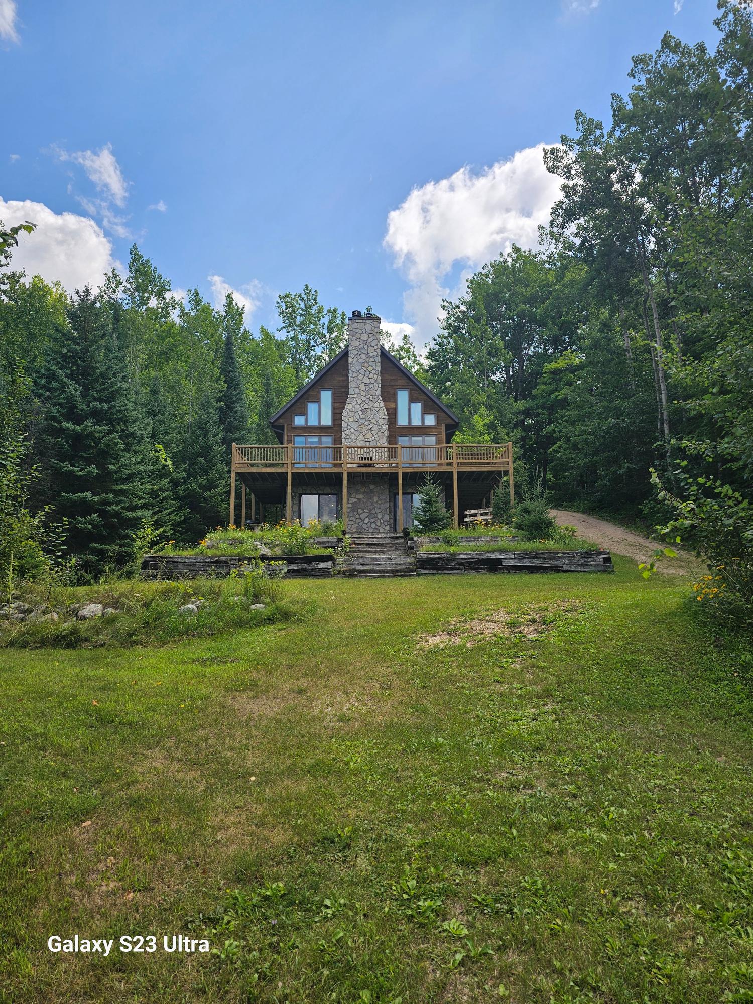 1437 RANGE LINE LAKE LN