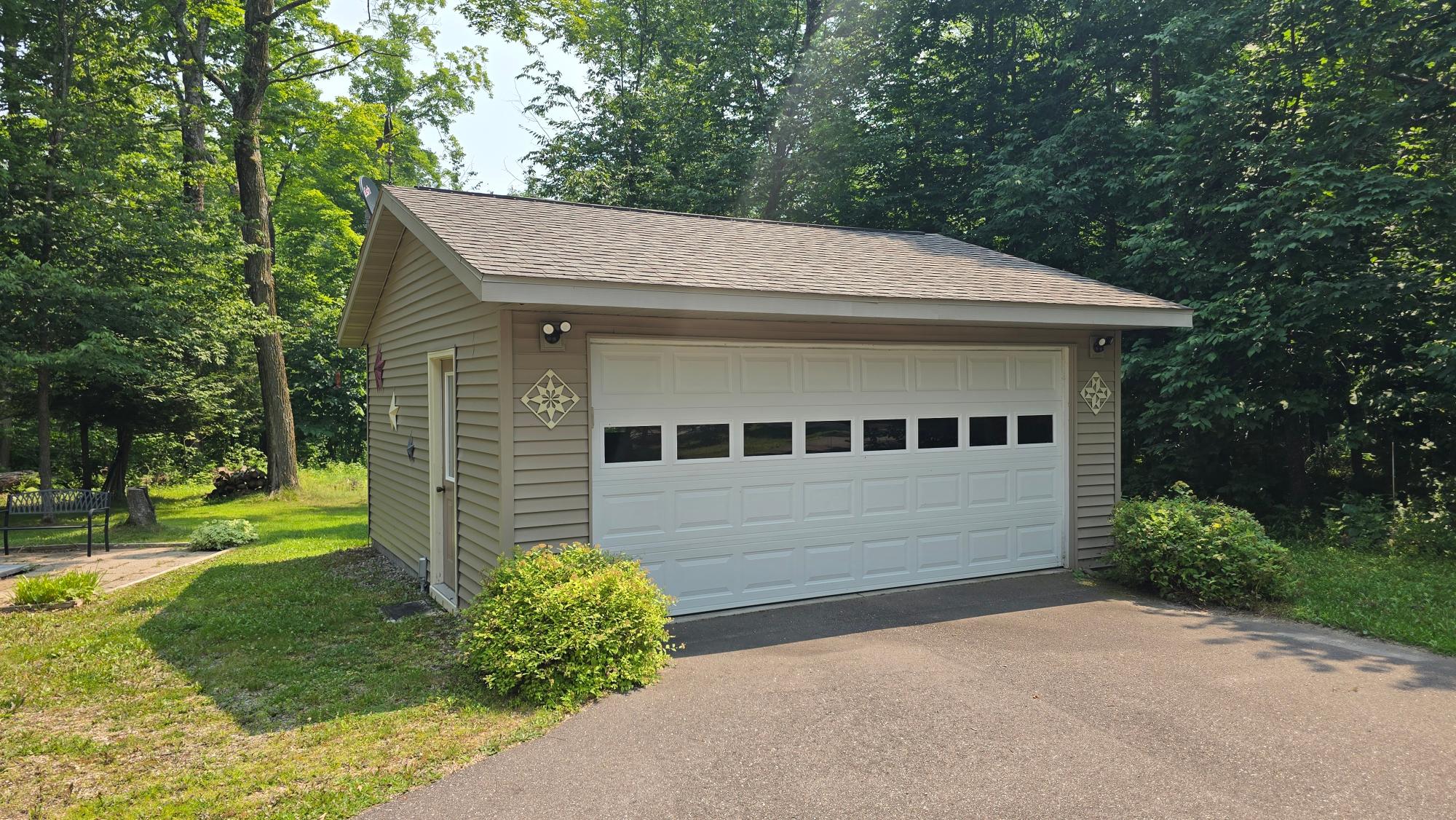 N9109 CHIP N DALE DR