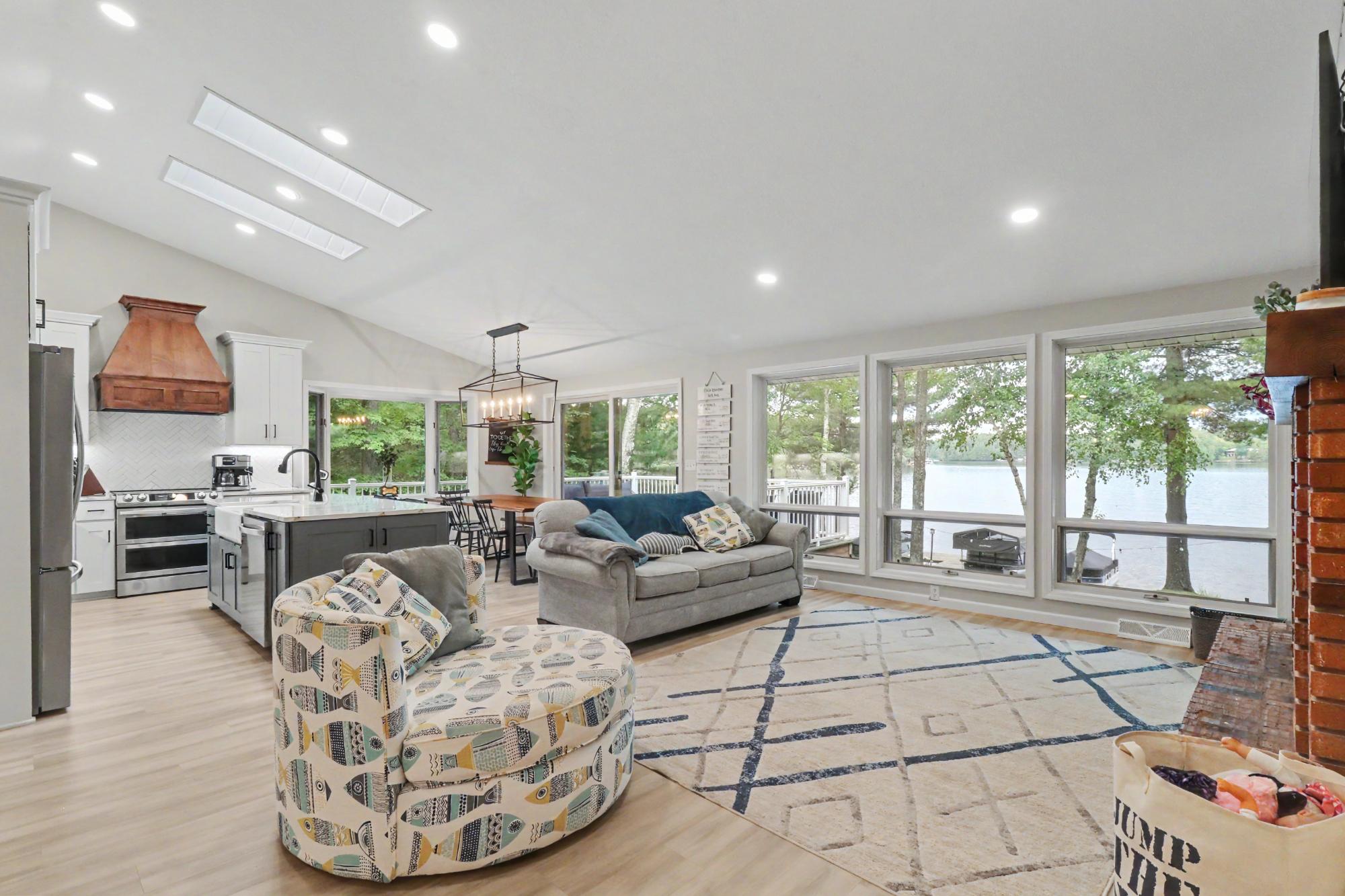4405 MAPLE DR