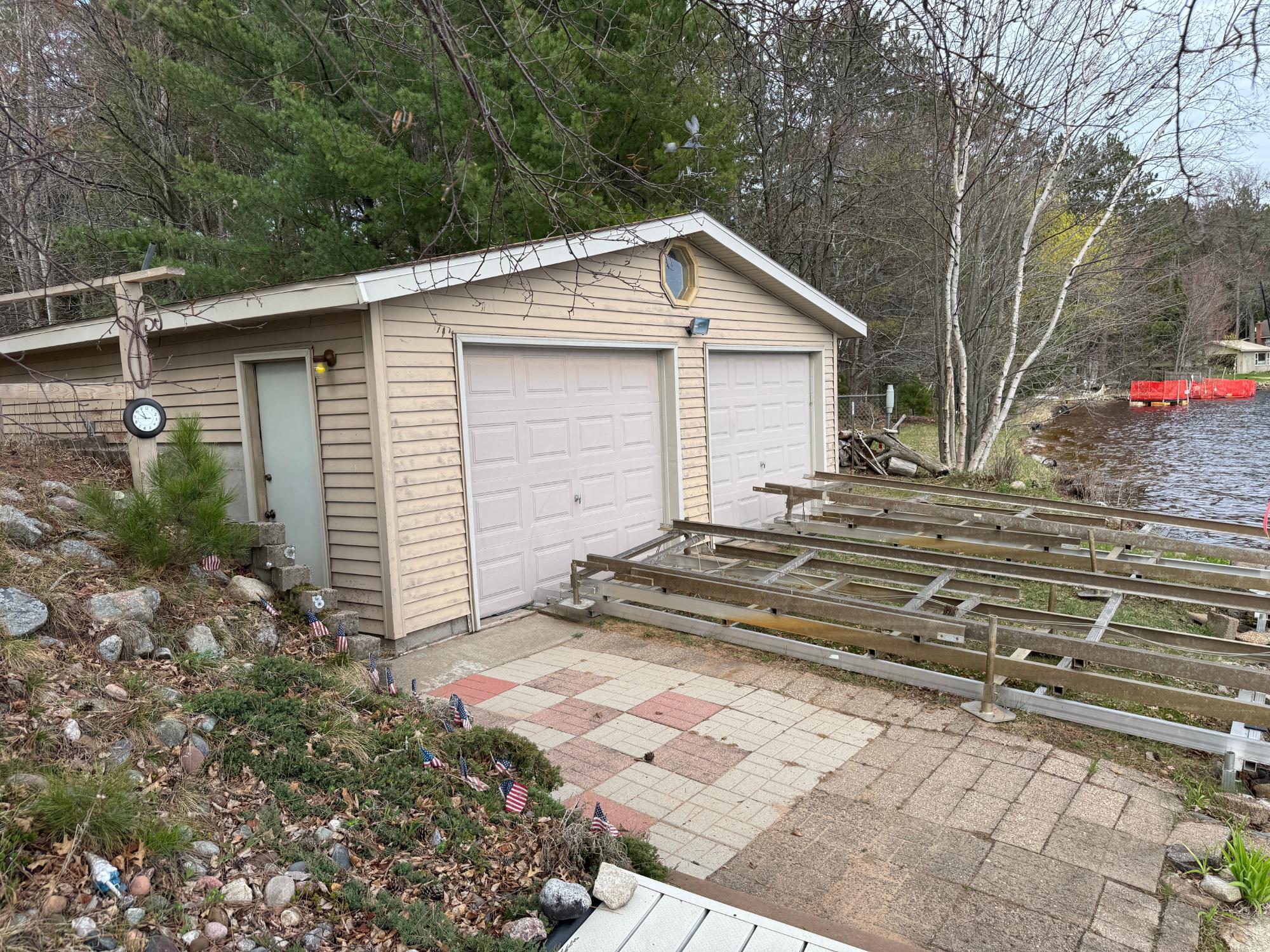 2027 THE POINT RD