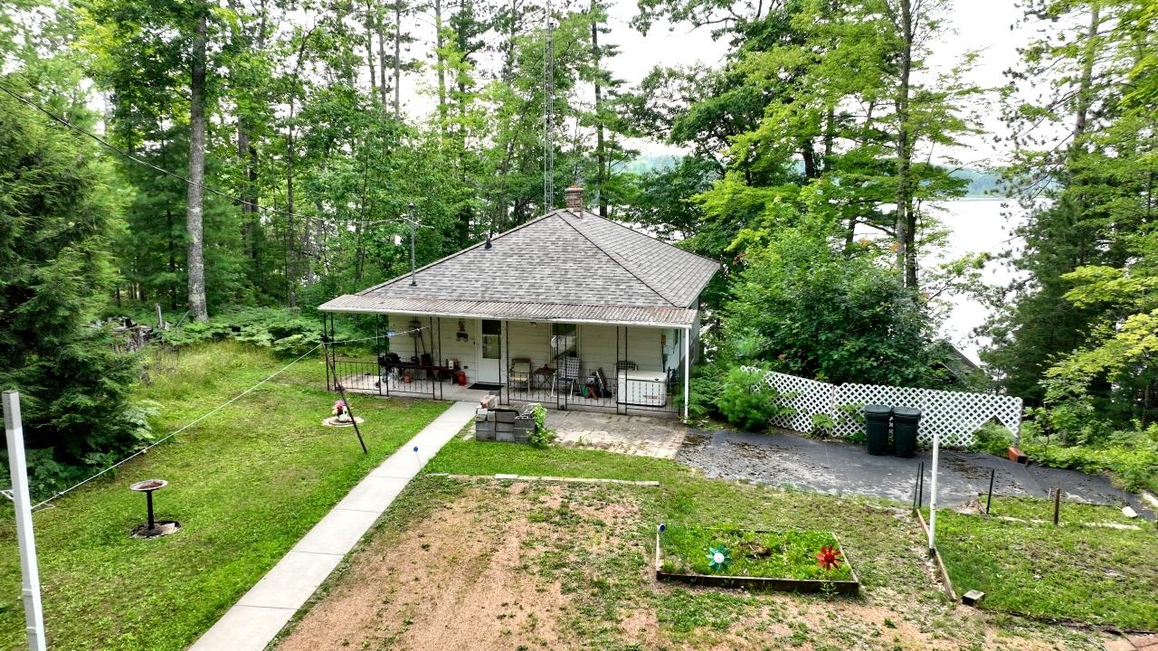 N10884 CIRCLE DR N10888