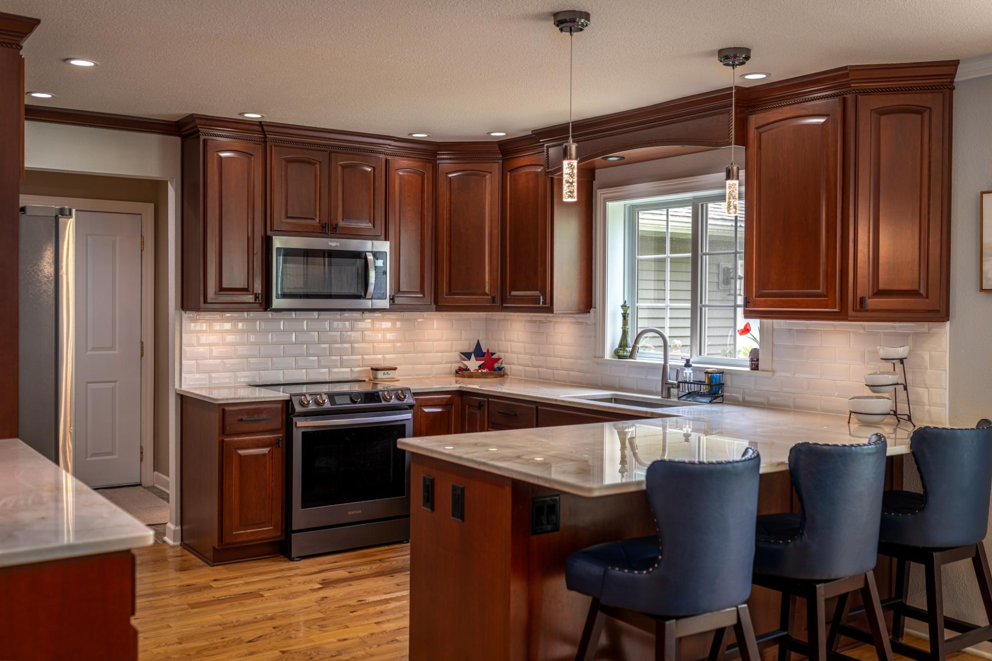 836 WOODLAND DR