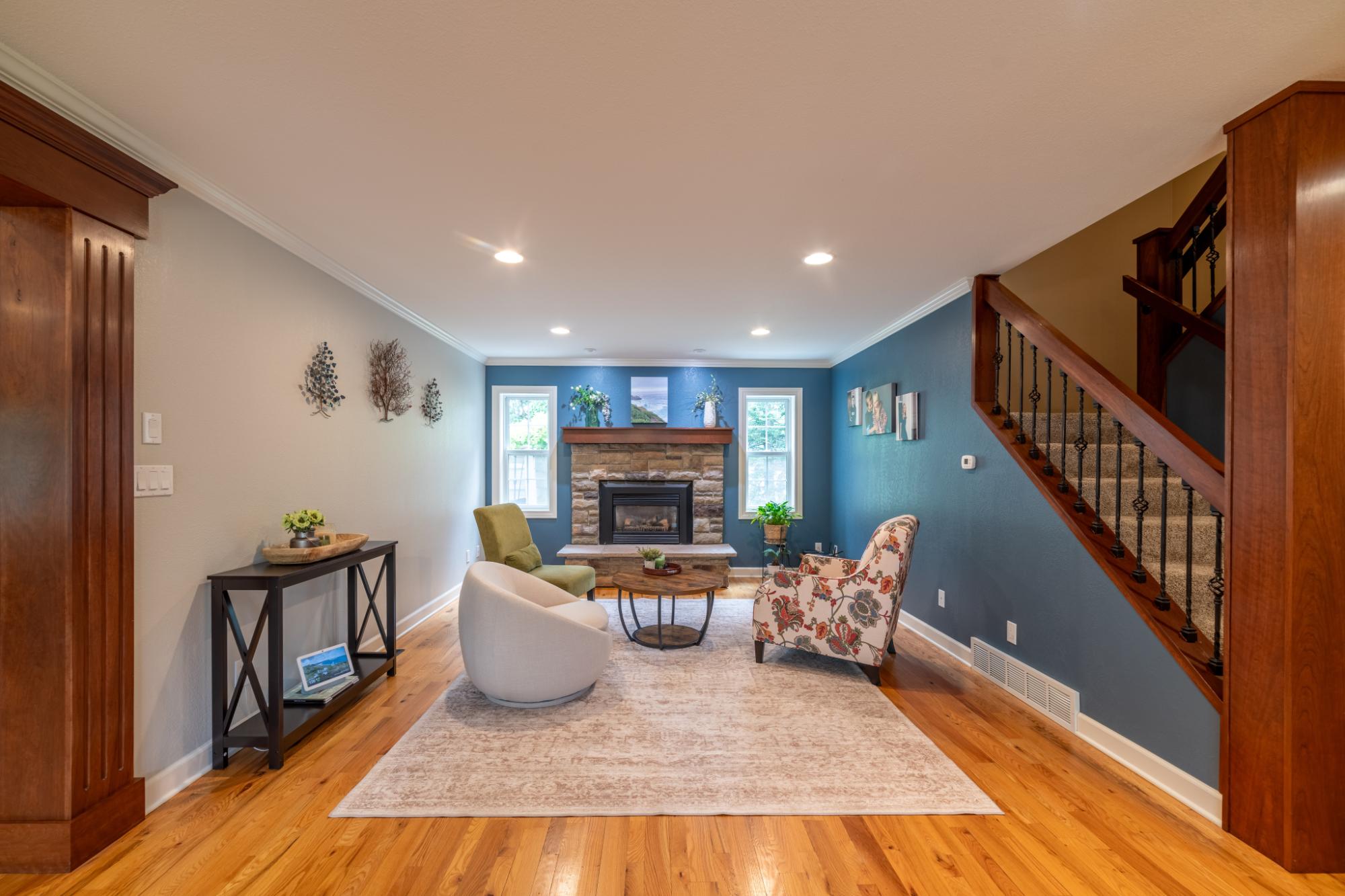 836 WOODLAND DR