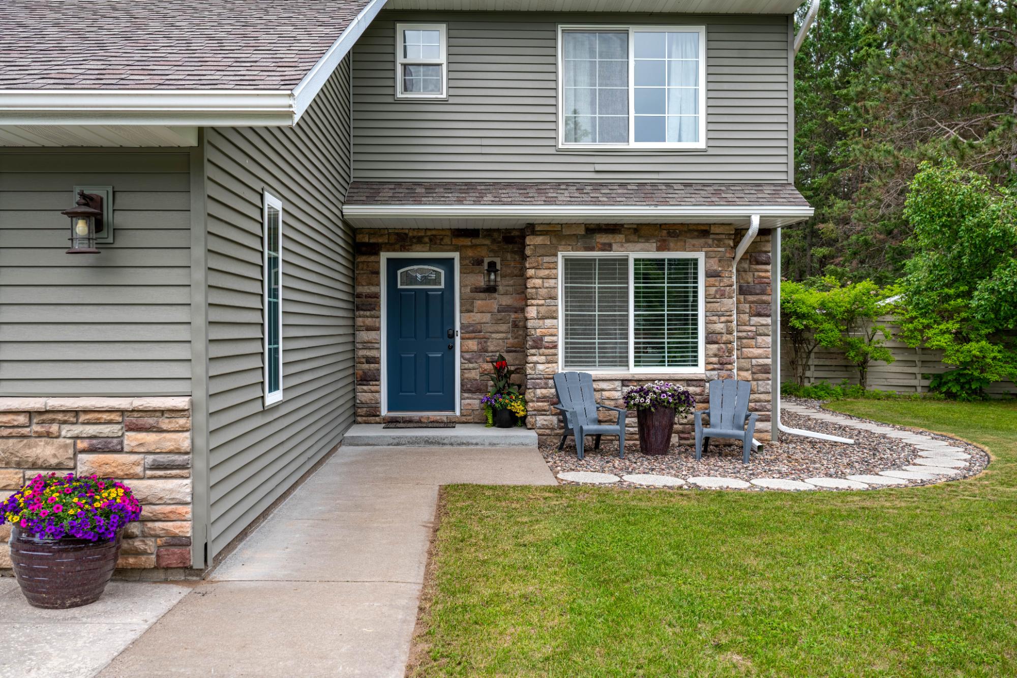 836 WOODLAND DR