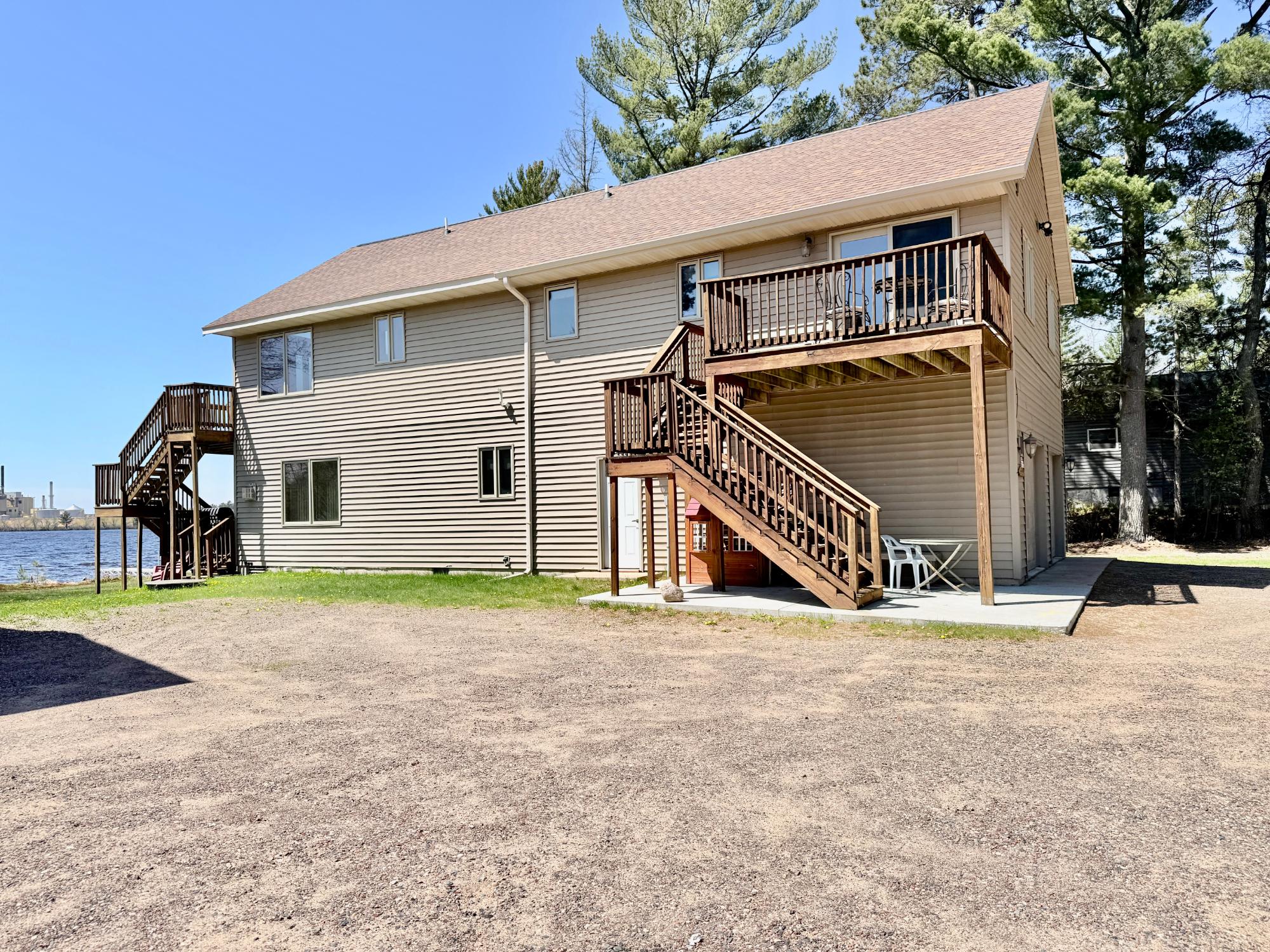 105 HICKEY AVE E