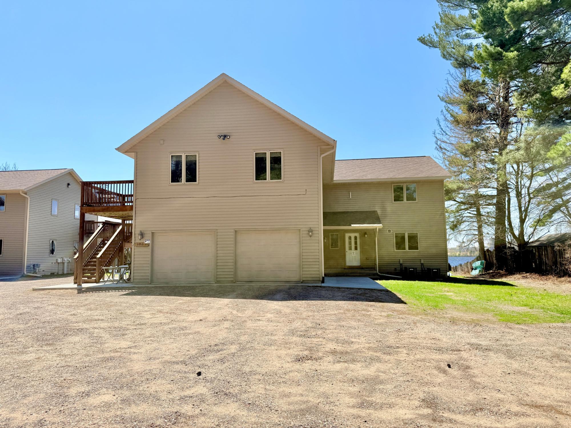 105 HICKEY AVE E