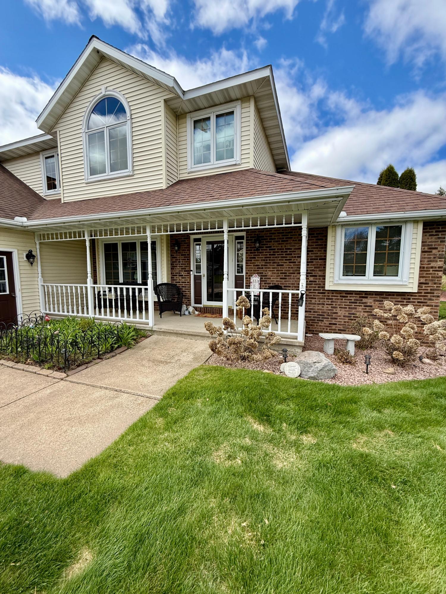 640 LAURISA LN