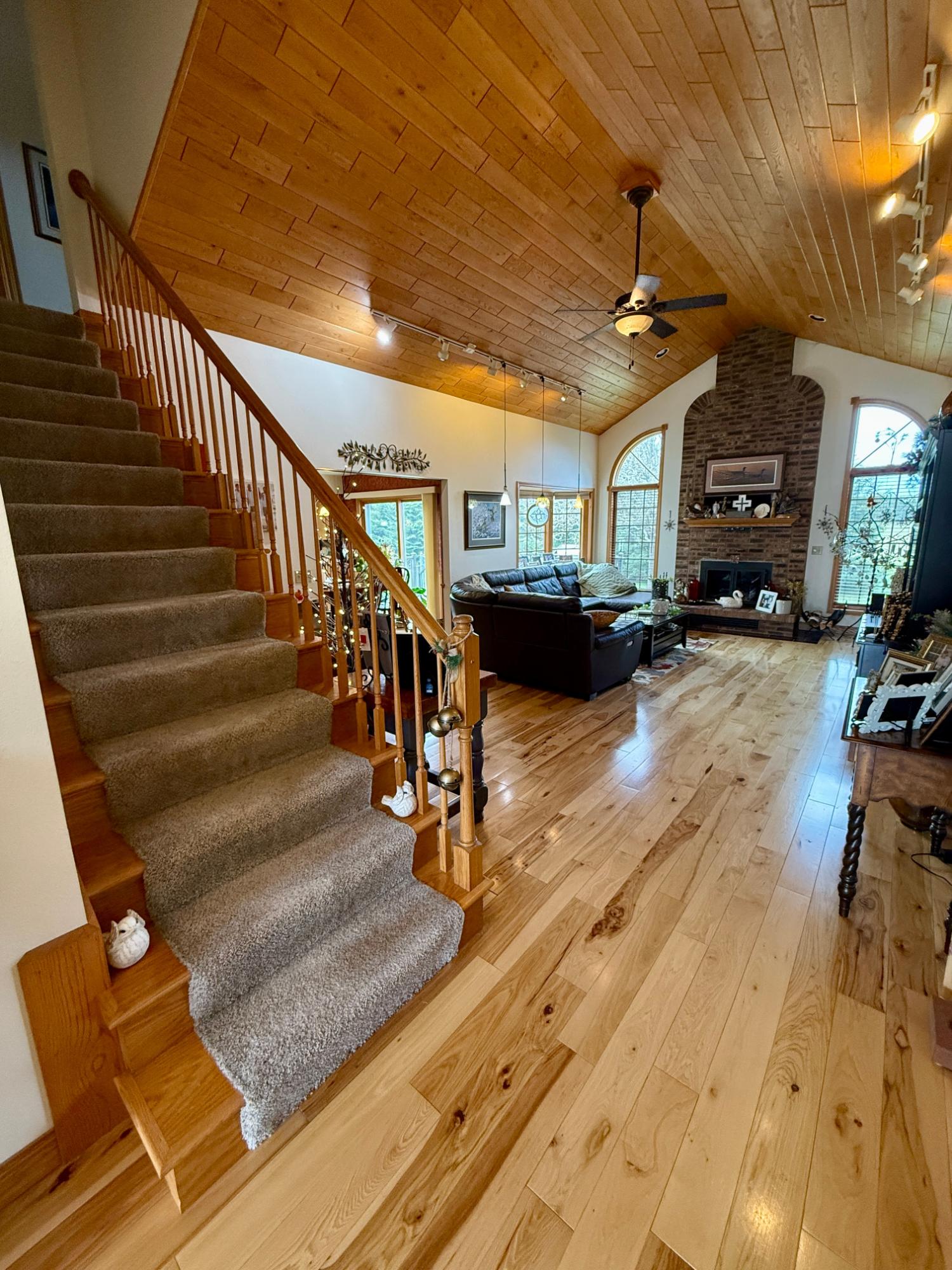 640 LAURISA LN