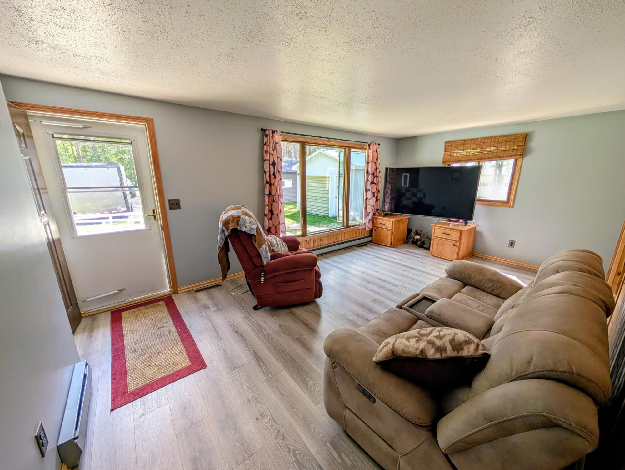 N11068 PINE TREE LN